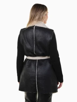 Colete efeito pele com pelo encaracolado