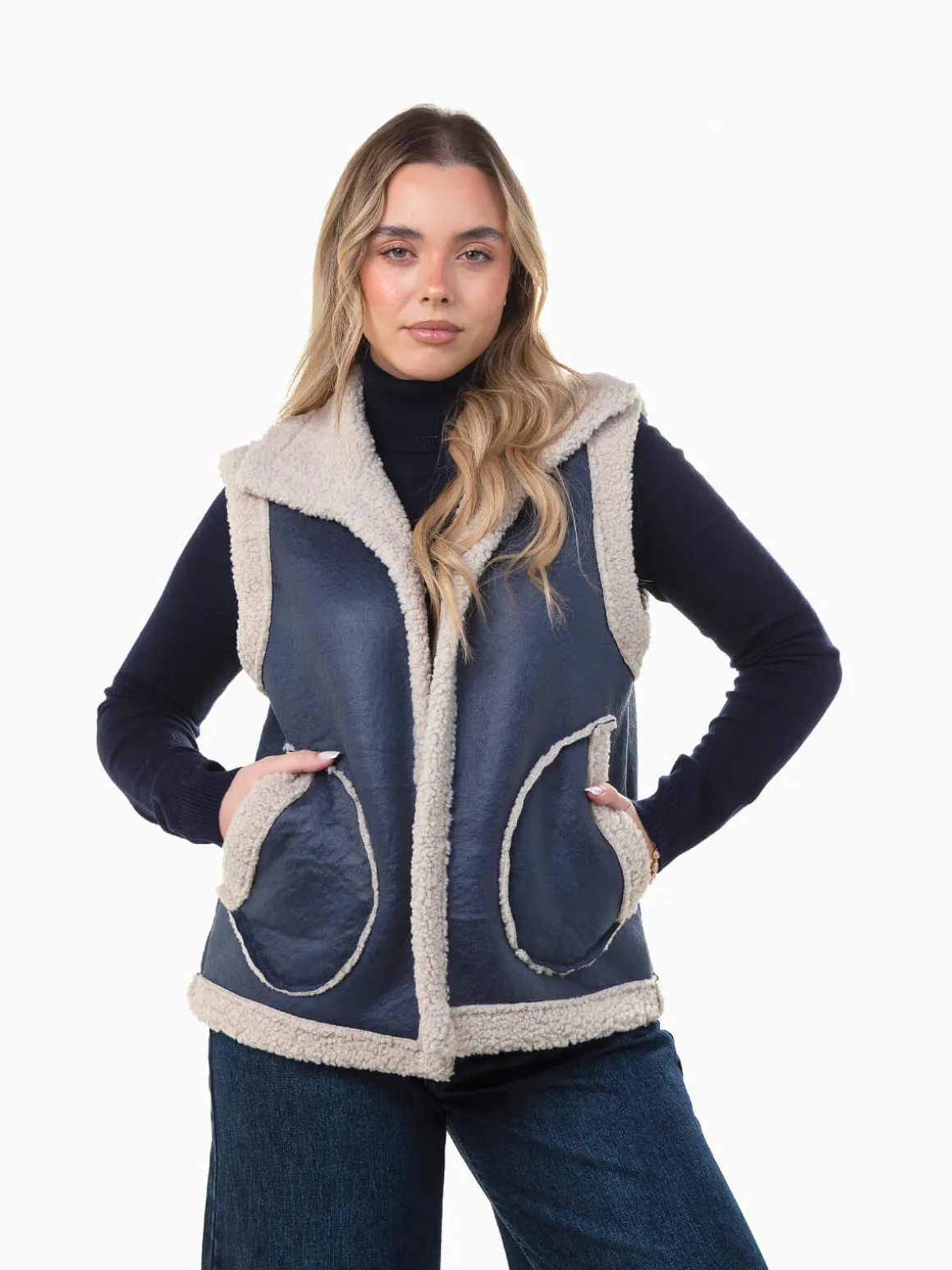 Colete efeito pele envelhecida com pelo encaracolado