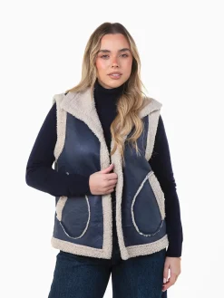 Colete efeito pele envelhecida com pelo encaracolado