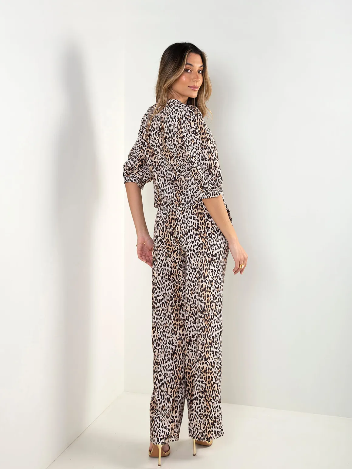 Conjunto animal print camisola e calças