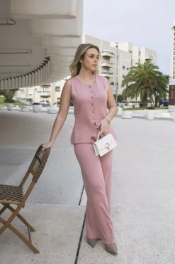 Conjunto em malha com colete e calças