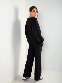 Conjunto malha preto camisola e calças