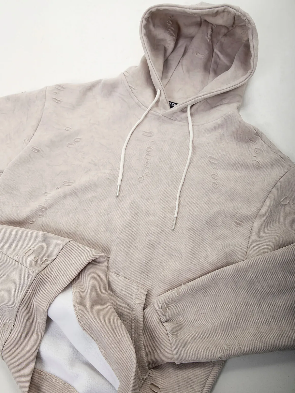 Hoodie com efeito desgastado