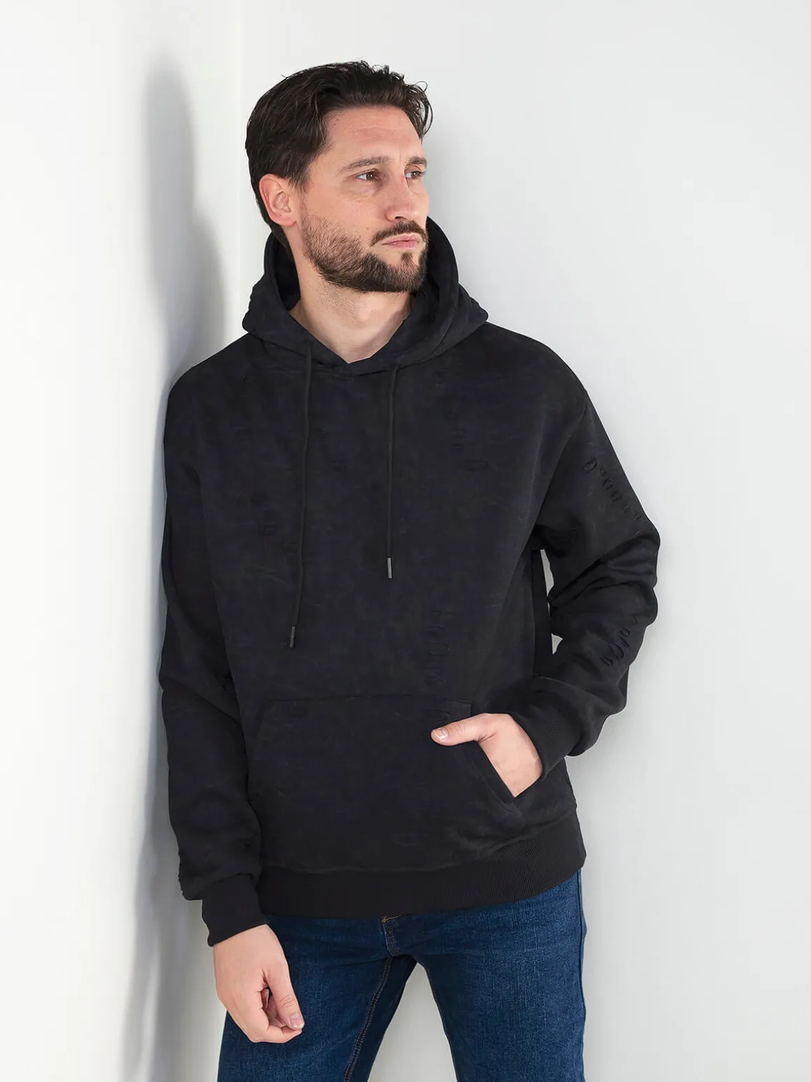 Hoodie com efeito desgastado