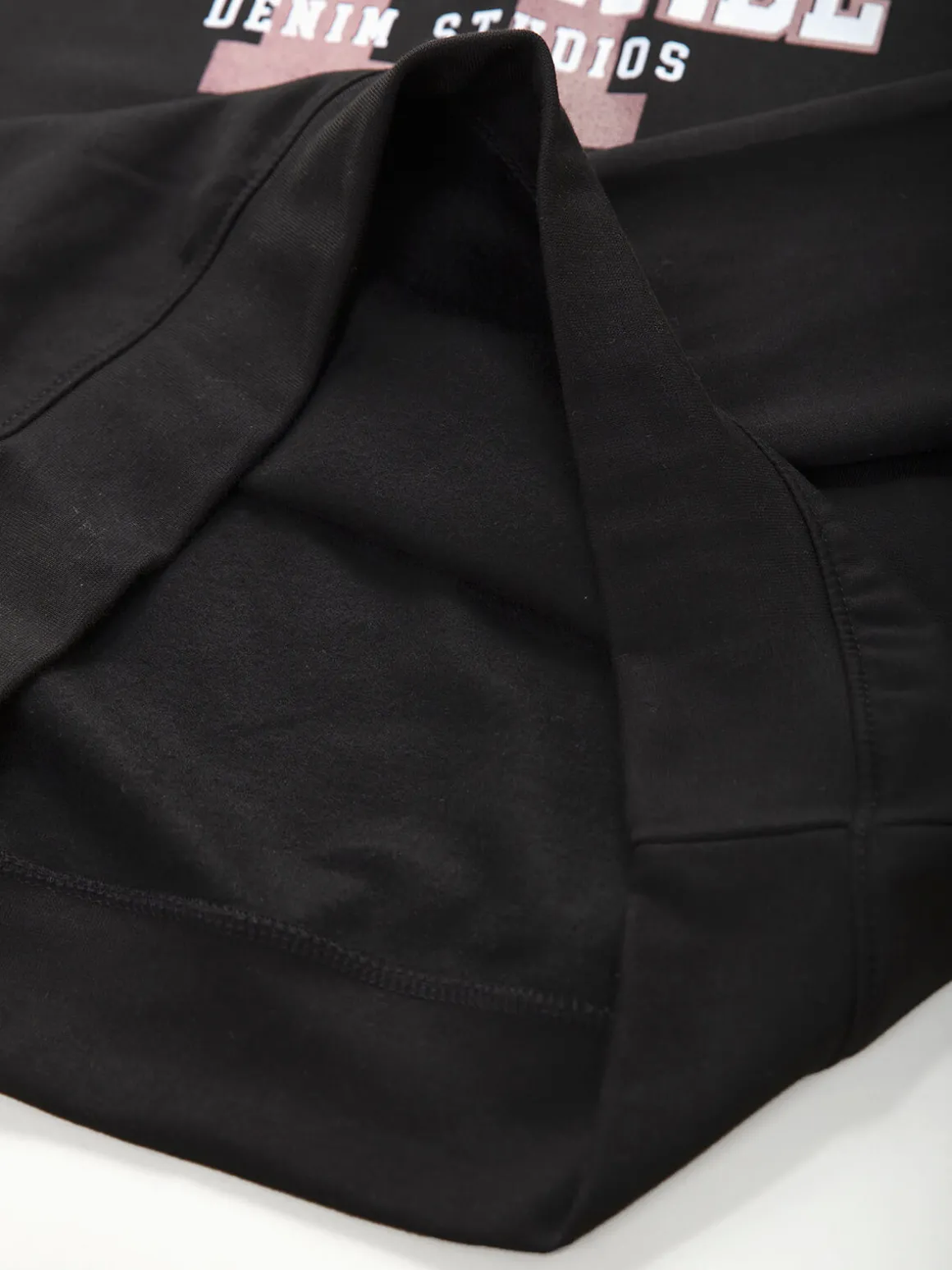 Hoodie preta com estampado