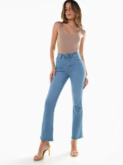 Jeans flare efeito push-up