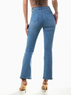 Jeans flare efeito push-up