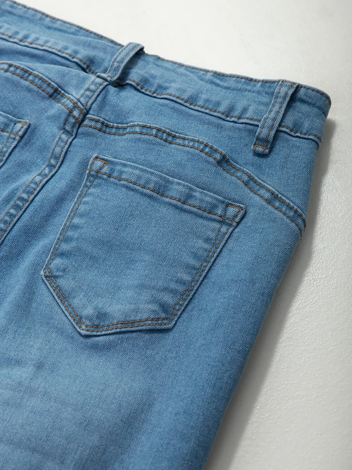 Jeans flare efeito push-up