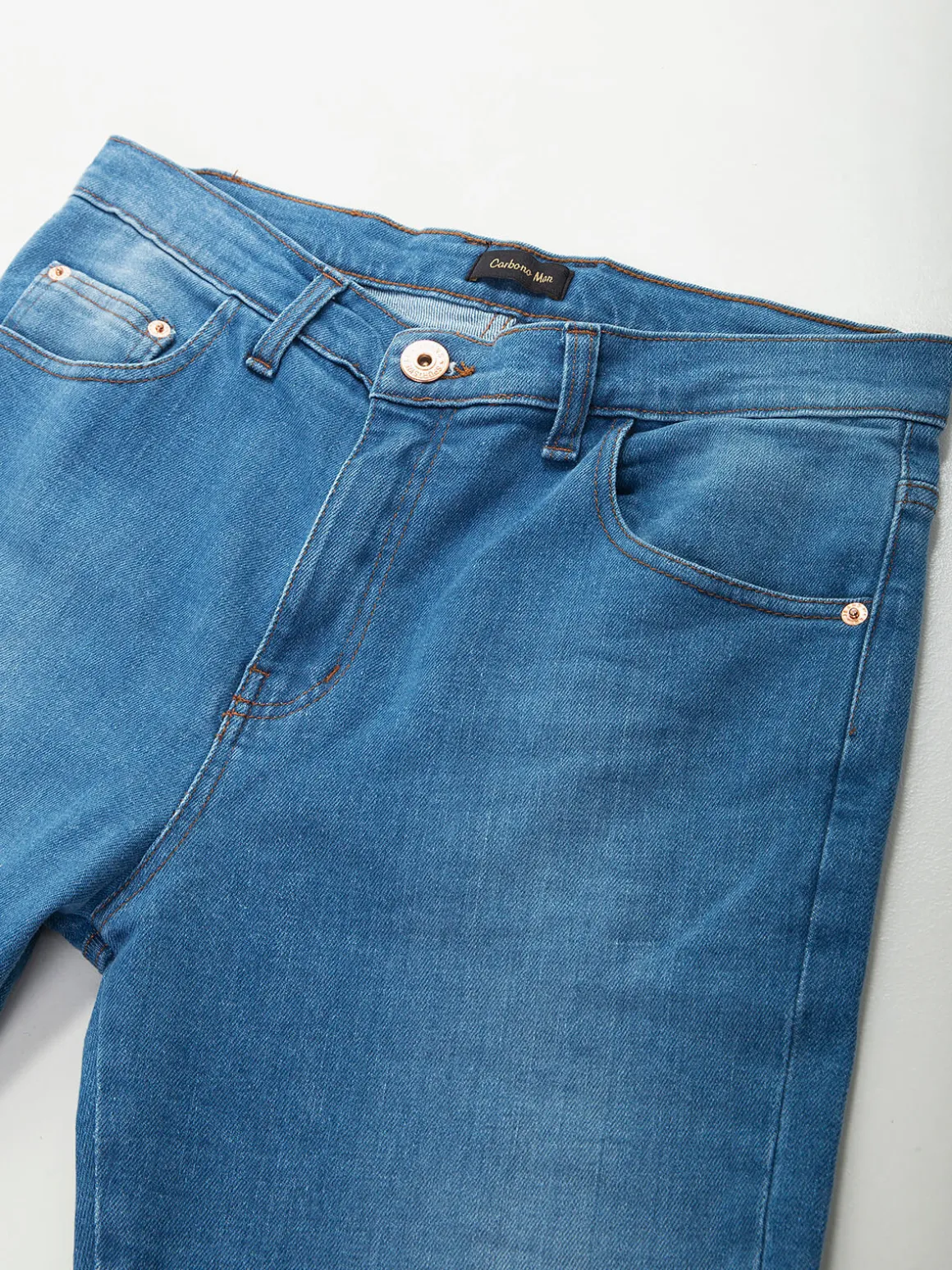 Jeans straight fit azul claro