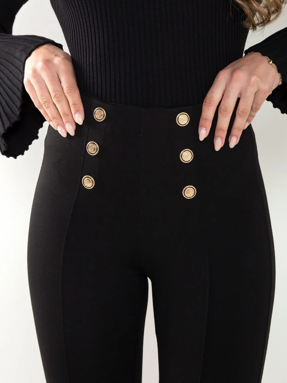 Leggings à boca de sino com botões