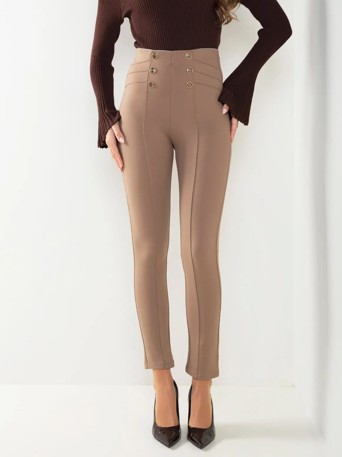 Leggings cintura alta botões dourados