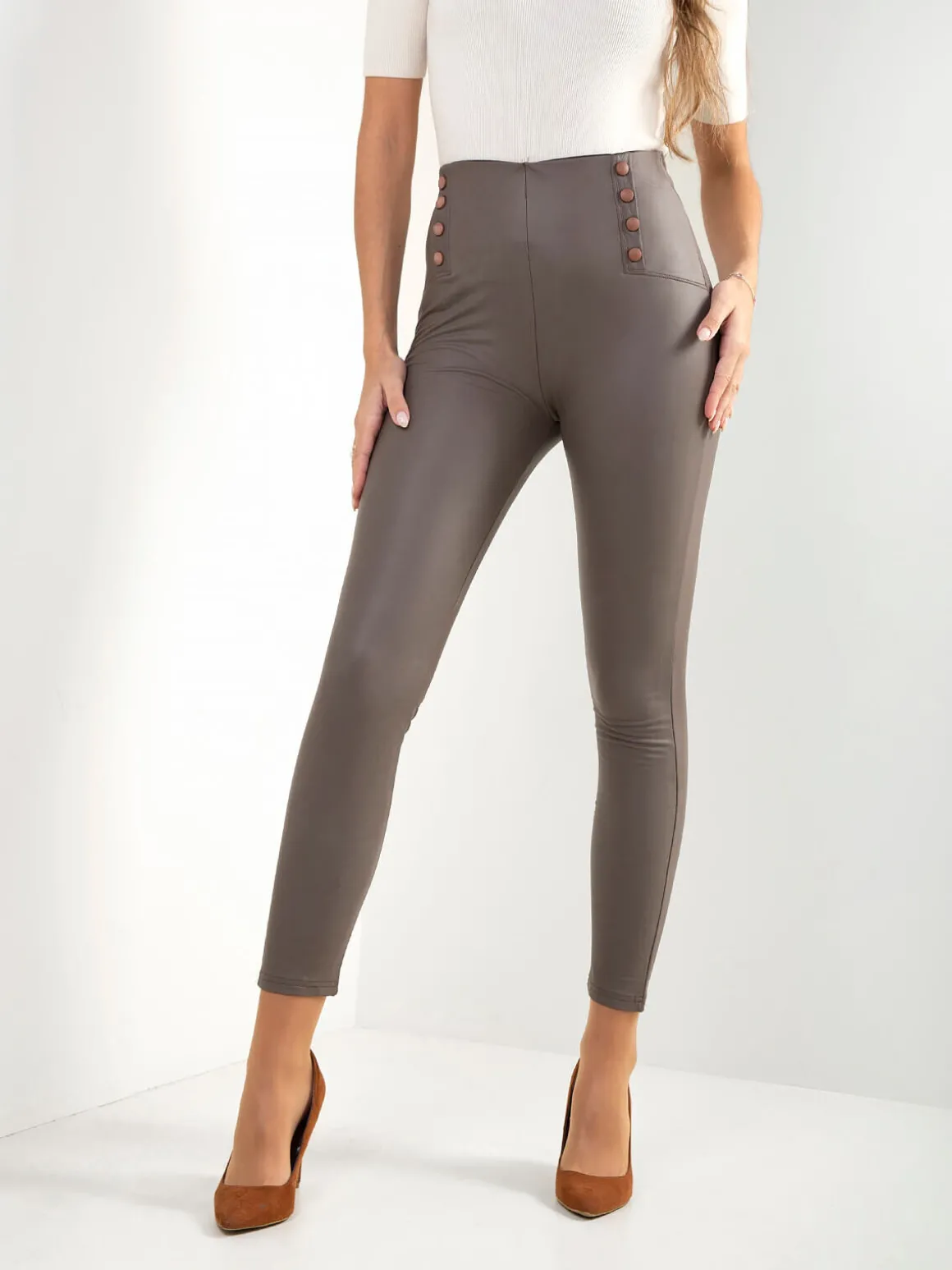 Leggings efeito pele com botões