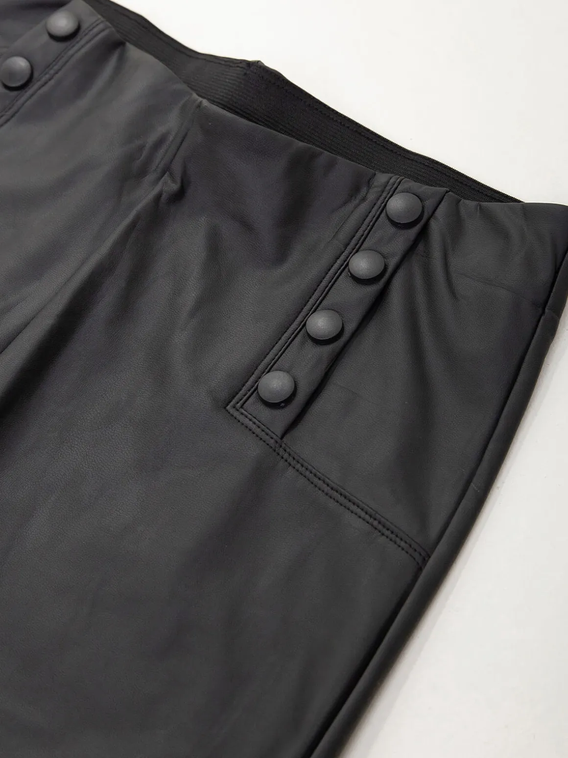 Leggings efeito pele com botões