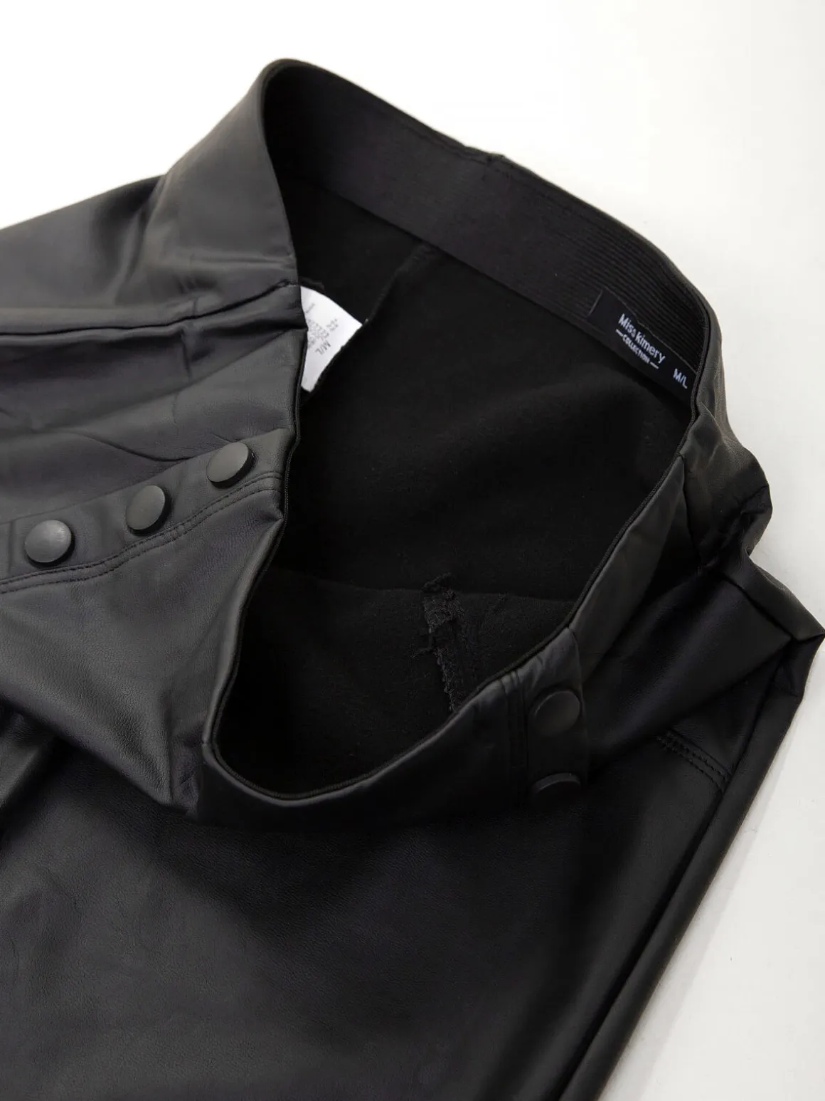 Leggings efeito pele com botões