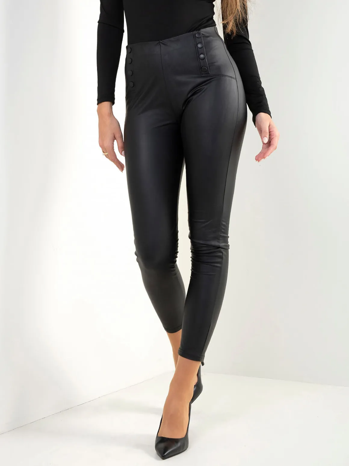 Leggings efeito pele com botões