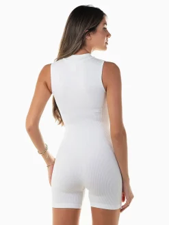 Macacão curto elástico sem mangas