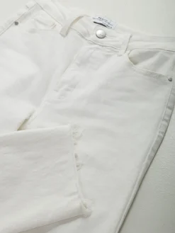 Mom jeans brancas base desfiada