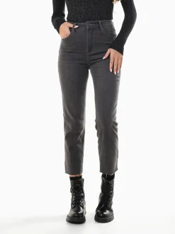 Mom jeans cinza base desfiada