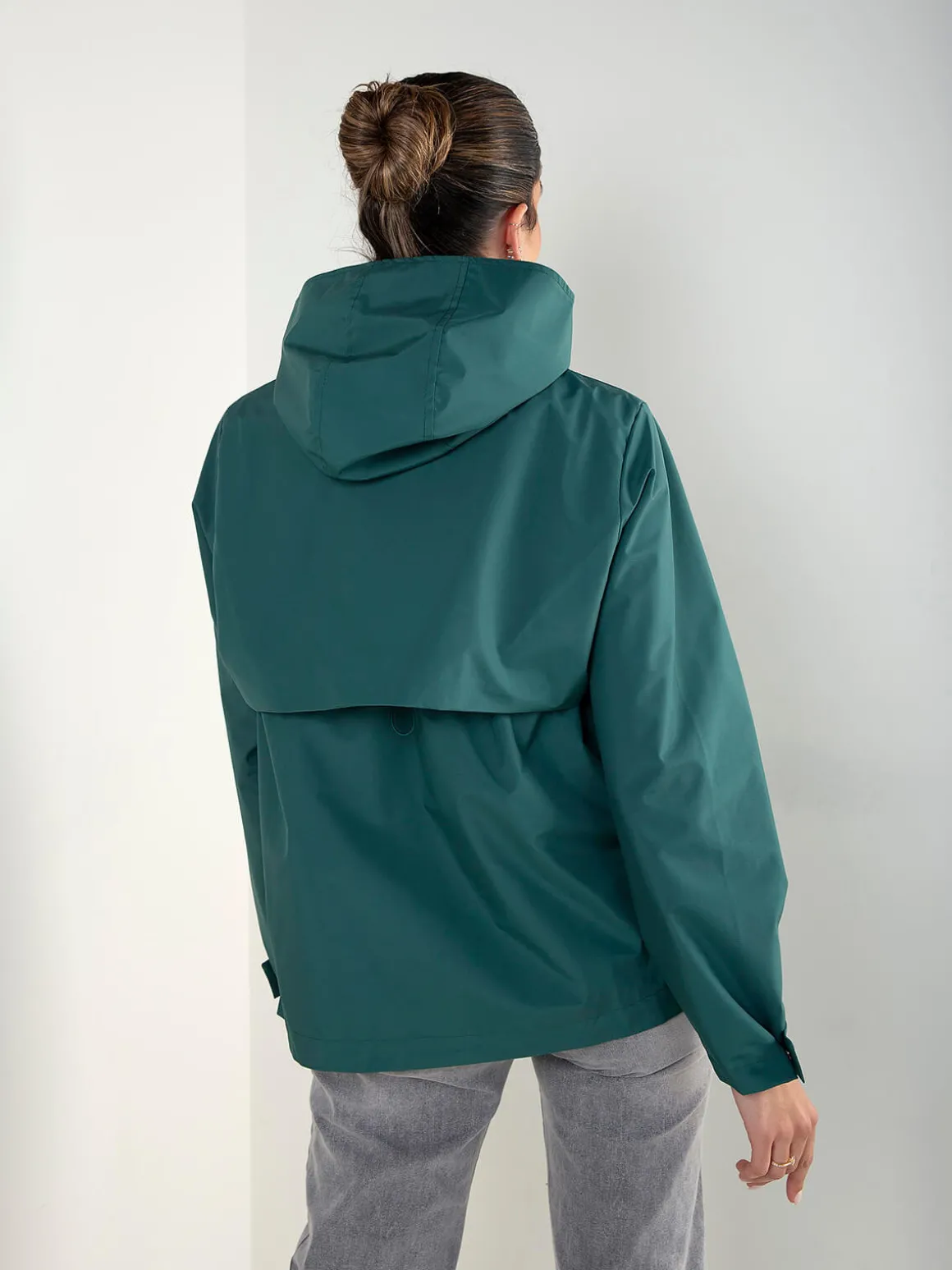 Parka com capuz e elástico