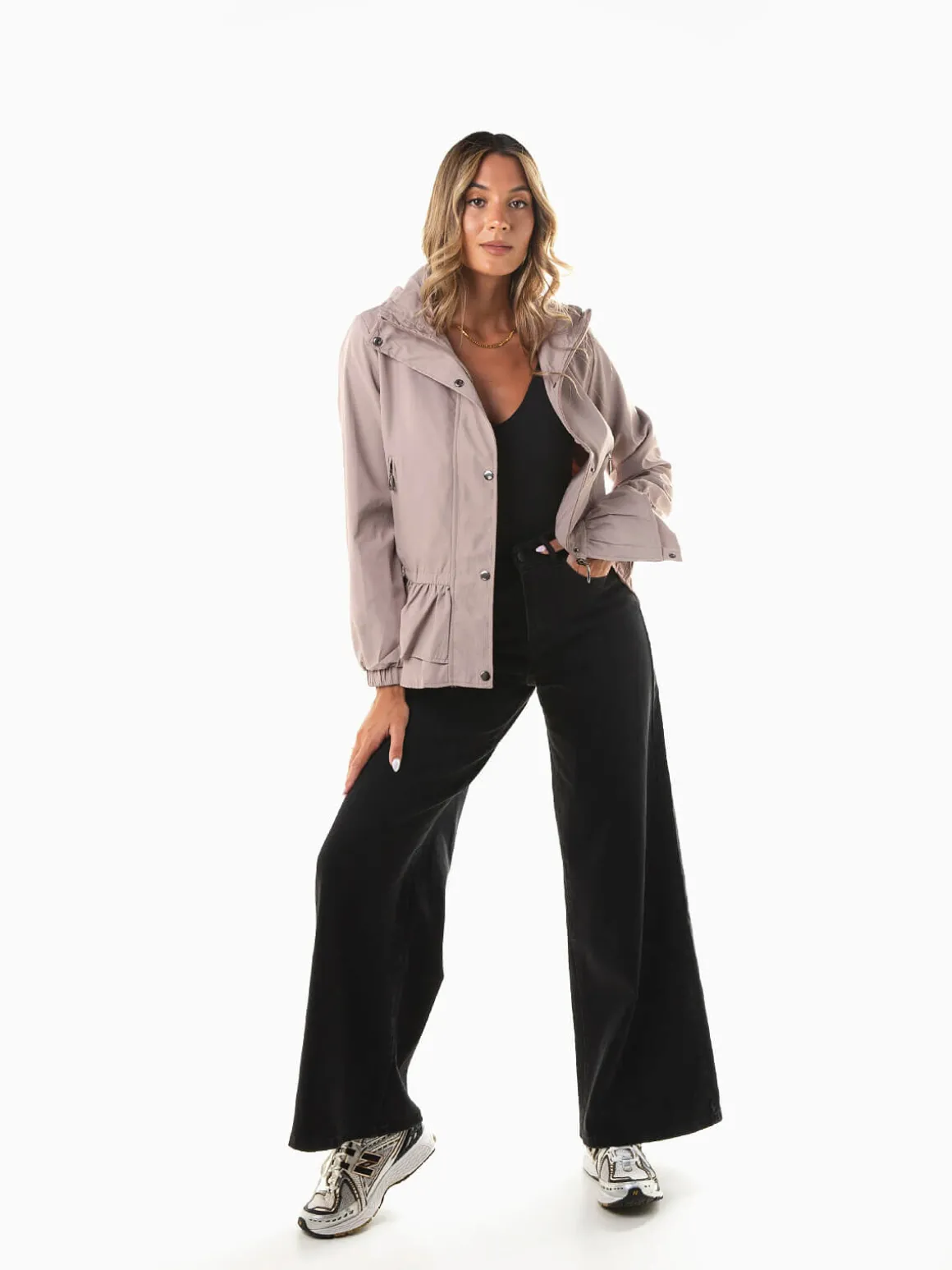 Parka com capuz e folhos