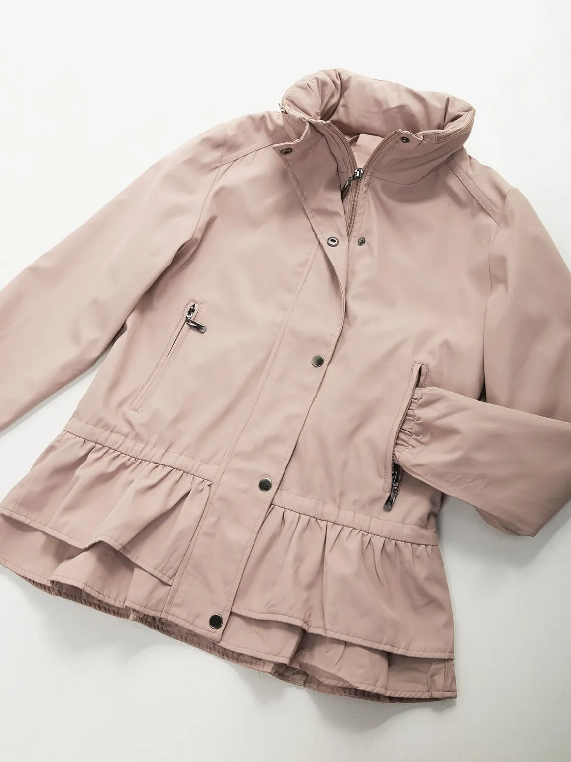 Parka com capuz e folhos