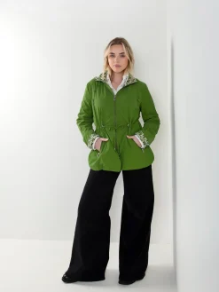 Parka verde com capuz reversível