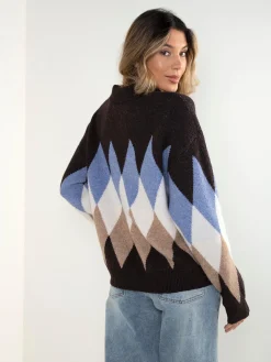 Polo castanho escuro aos losangos