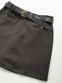 Saia curta cintura alta com cinto