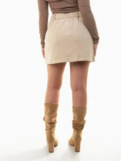 Saia curta com efeito camurça