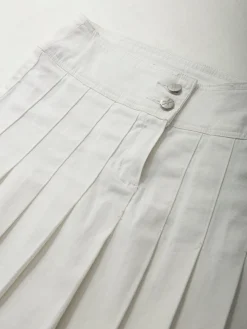 Saia curta com pregas