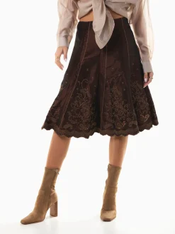 Saia midi acetinada com bordados