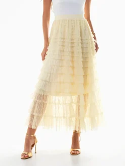 Saia tule comprida com folhos e corações