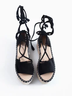 Sandálias plataforma pretas cordões