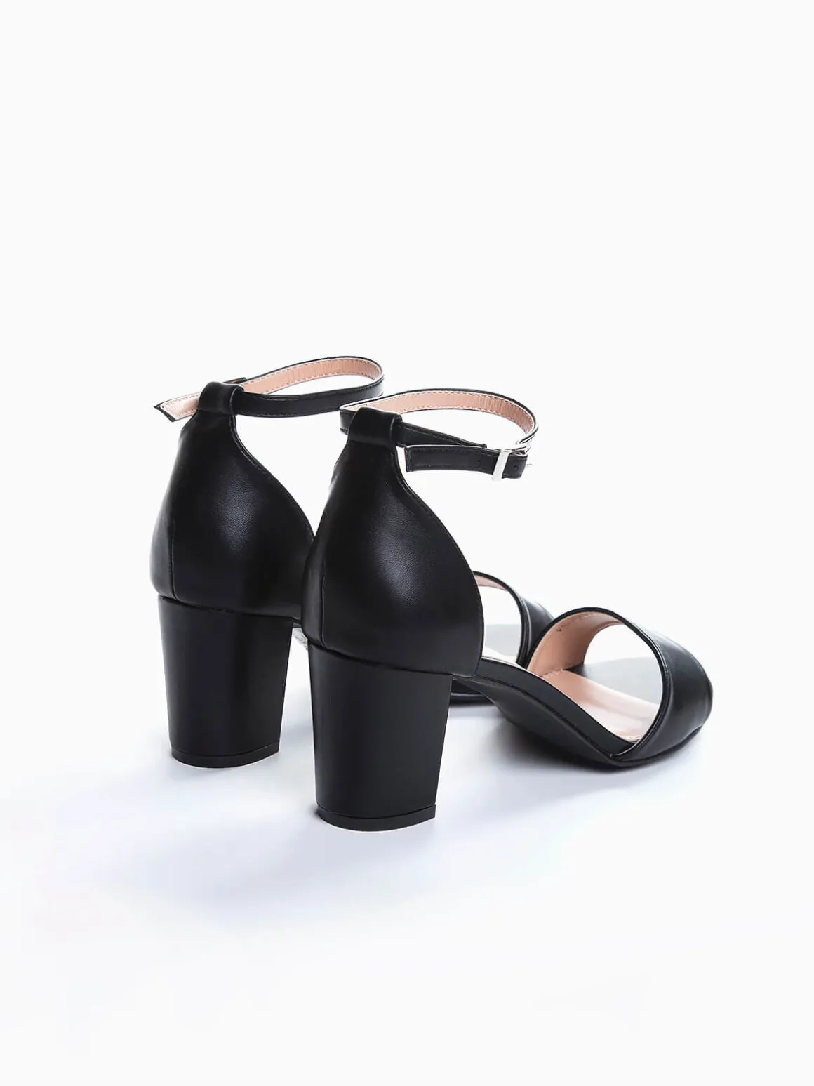 Sandálias tacão preta efeito pele