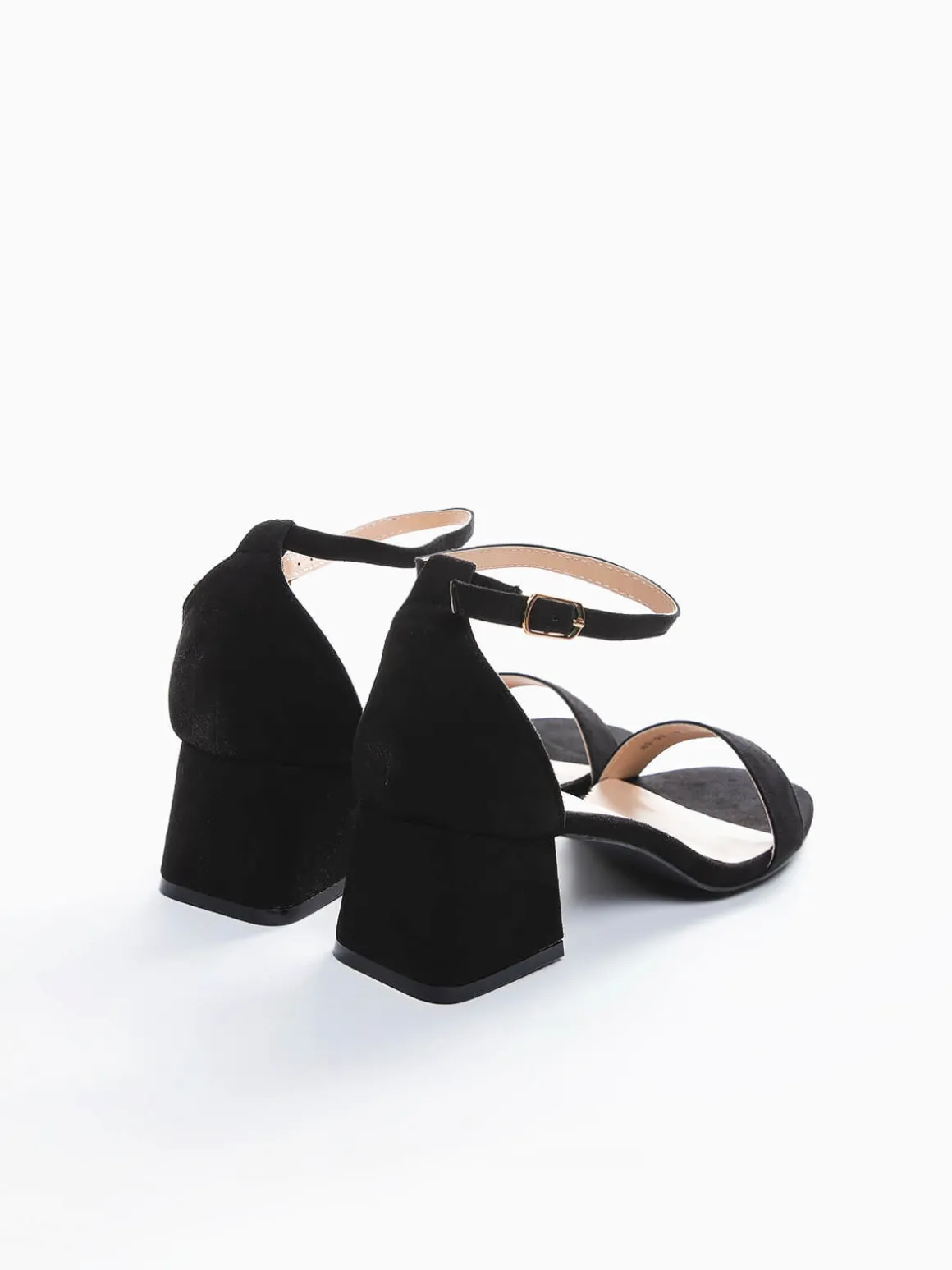 Sandálias tacão pretas veludo
