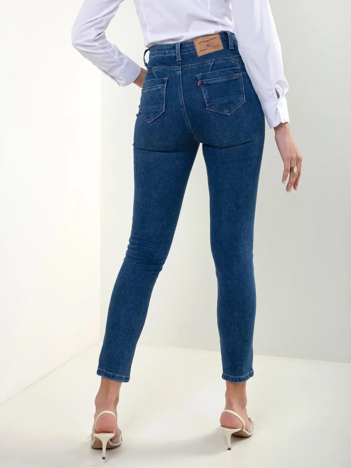 Skinny jeans efeito push-up