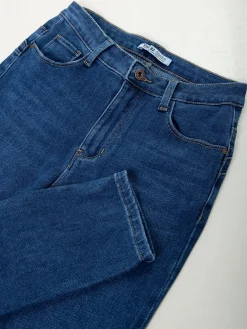 Skinny jeans efeito push-up