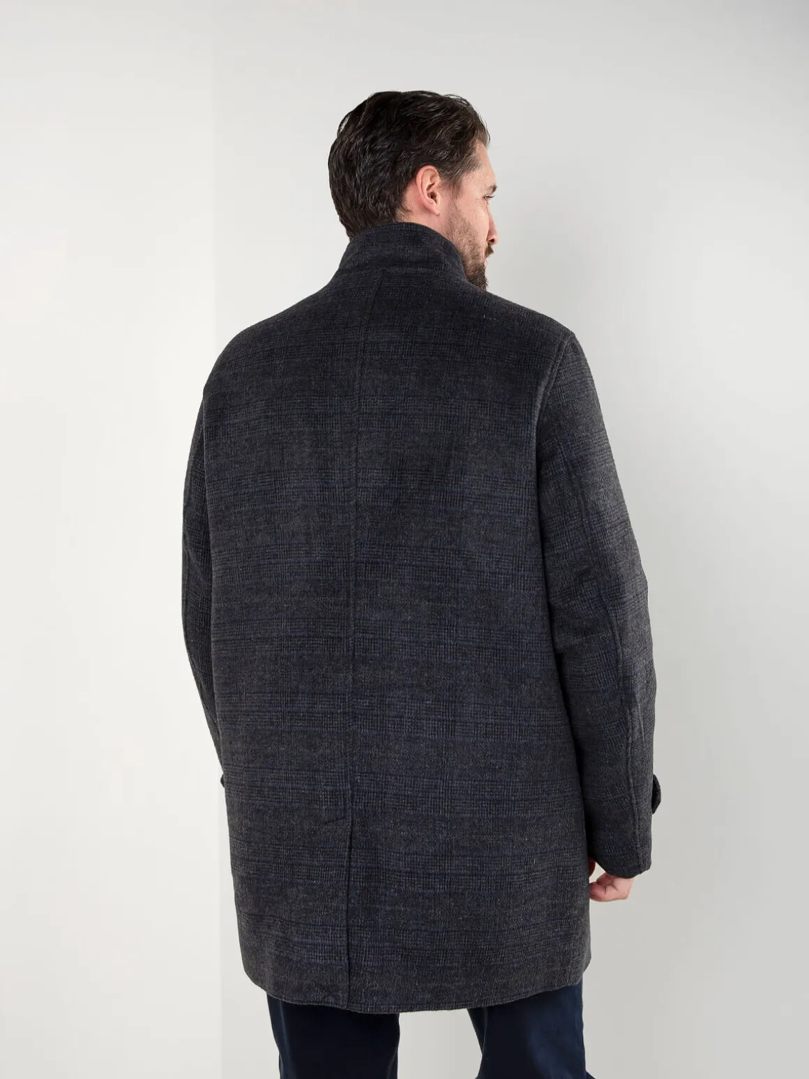 Sobretudo xadrez cinza escuro com gola subida