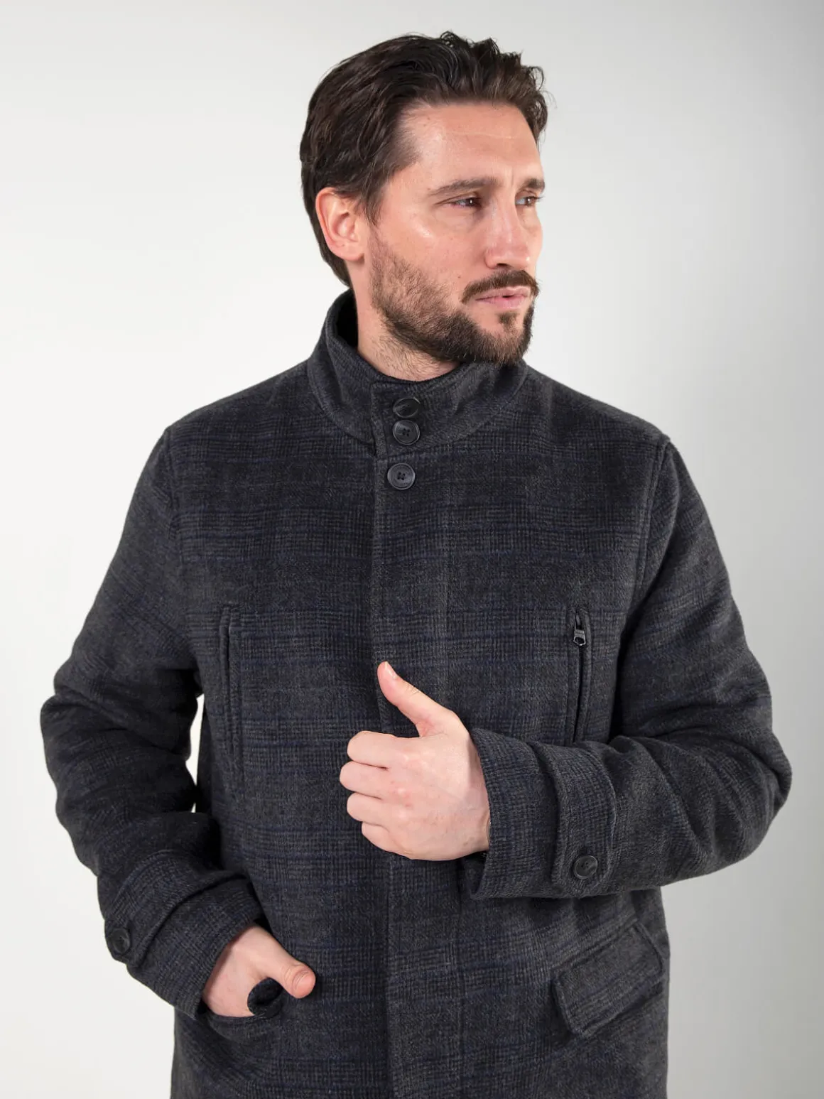 Sobretudo xadrez cinza escuro com gola subida