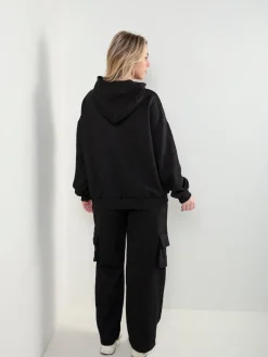 Sweatshirt com capuz e relevo