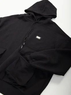 Sweatshirt com capuz e relevo