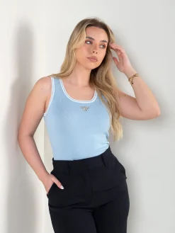 Top malha com detalhe brilhante