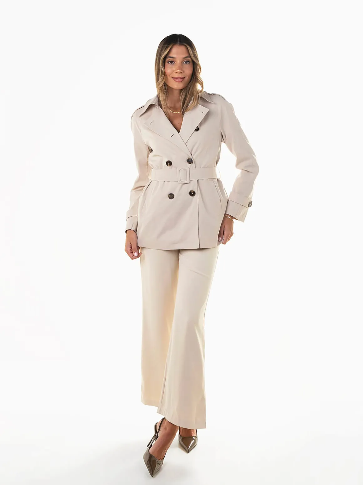 Trench cruzado com cinto