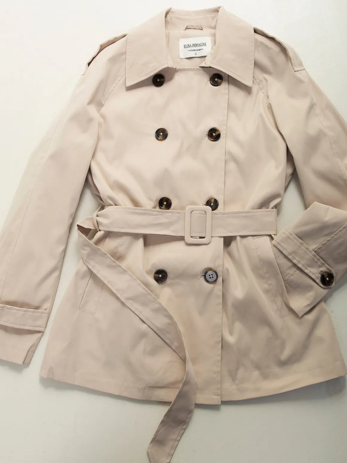 Trench cruzado com cinto