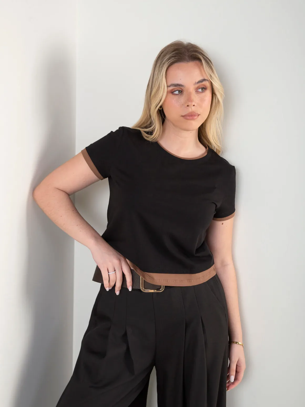 T-shirt bicolor manga curta