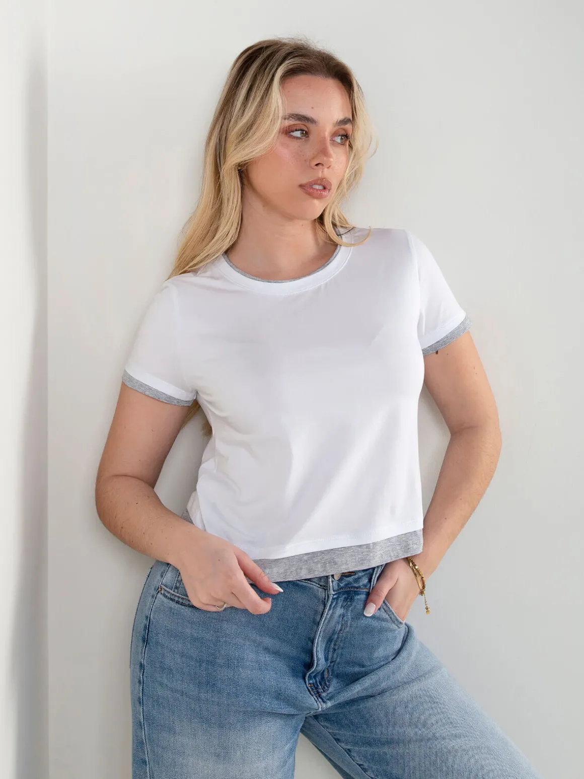 T-shirt bicolor manga curta