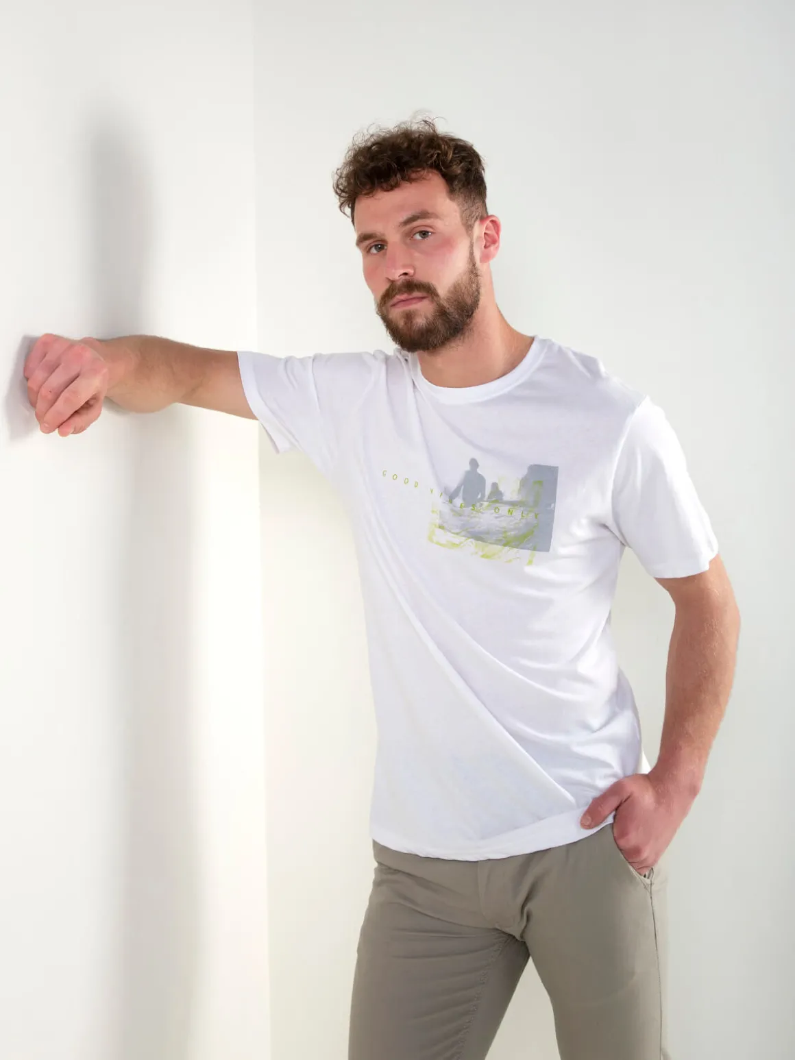 T-shirt branca com estampado