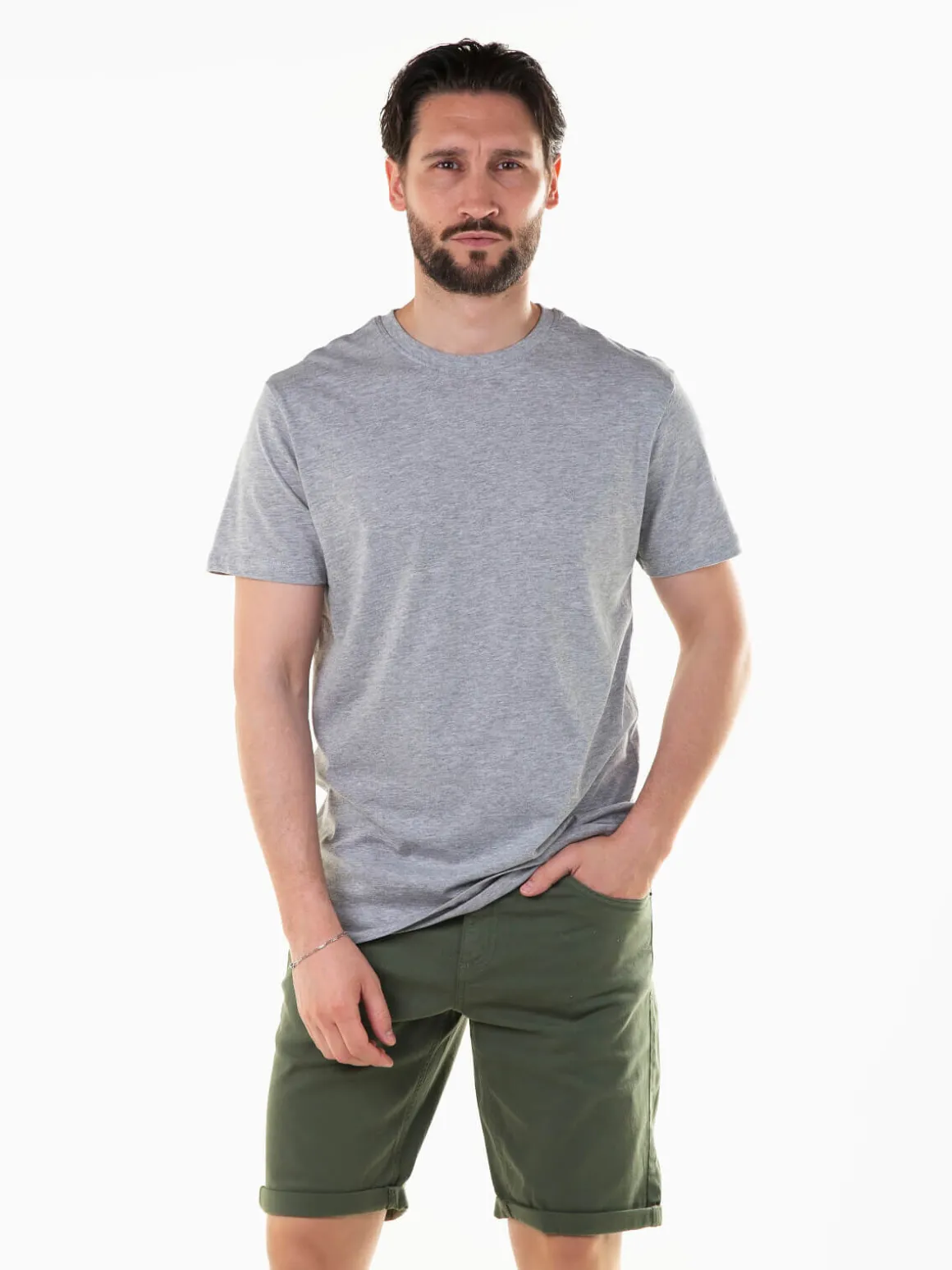 T-shirt básica manga curta com bordado