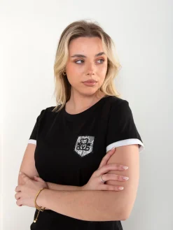 T-shirt com detalhe bordado frontal