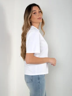 T-shirt com estampado e aplicações